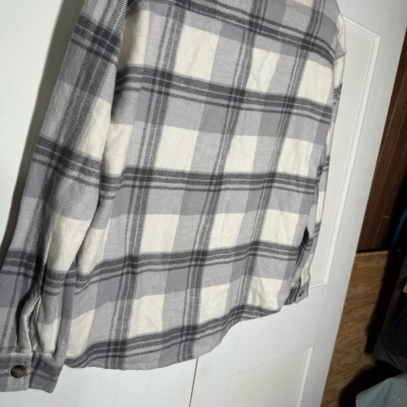 Hollister Boyfriend Button Down Flannel Shirt Gray and White Size Small - Picture 8 of 10